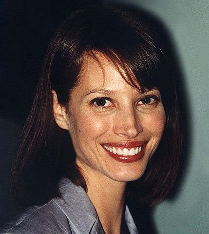 Christy Turlington Height in cm, Meter, Feet and Inches, Age, Bio.